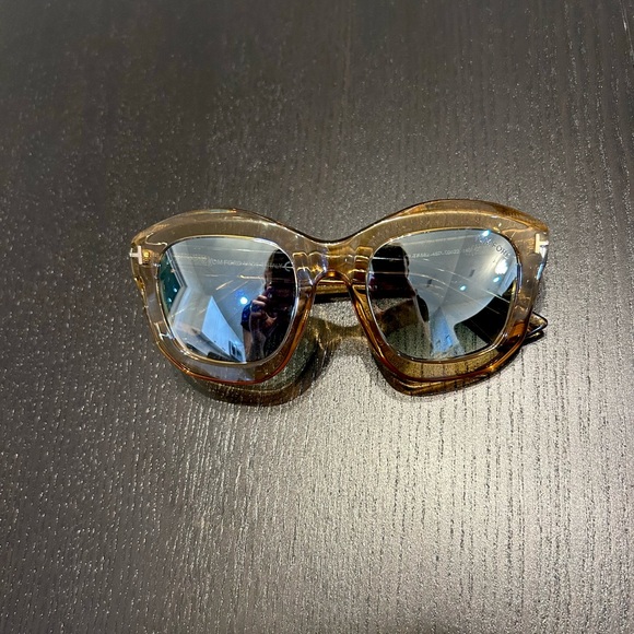 Tom Ford Square Sunglasses TF582 Julia-02 45P Transparent Champagne - Picture 2 of 12